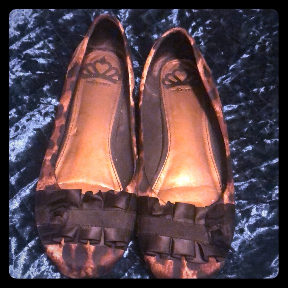 Black & brown leopard print flats.